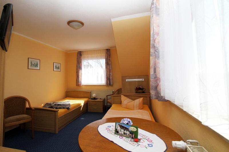 Familienhotel Zur Linde Panschwitz-Kuckau Bagian luar foto