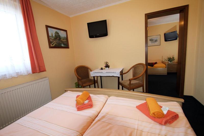 Familienhotel Zur Linde Panschwitz-Kuckau Ruang foto