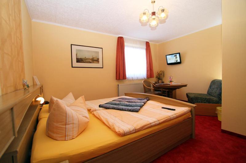 Familienhotel Zur Linde Panschwitz-Kuckau Ruang foto