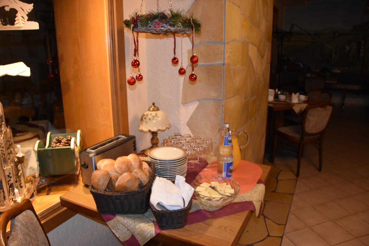 Familienhotel Zur Linde Panschwitz-Kuckau Bagian luar foto