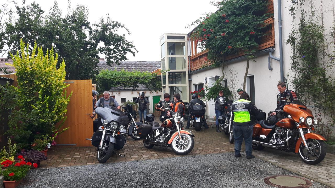 Familienhotel Zur Linde Panschwitz-Kuckau Bagian luar foto
